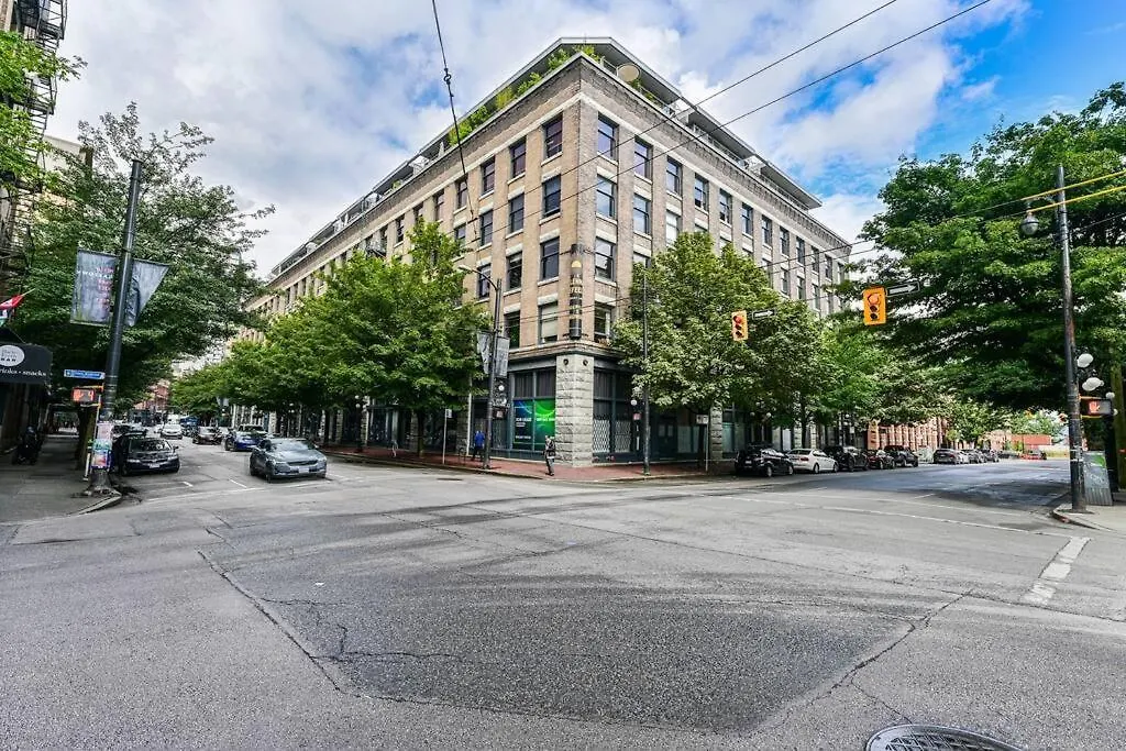 Stylish 1-Bedroom Loft In Gas Town Vancouver