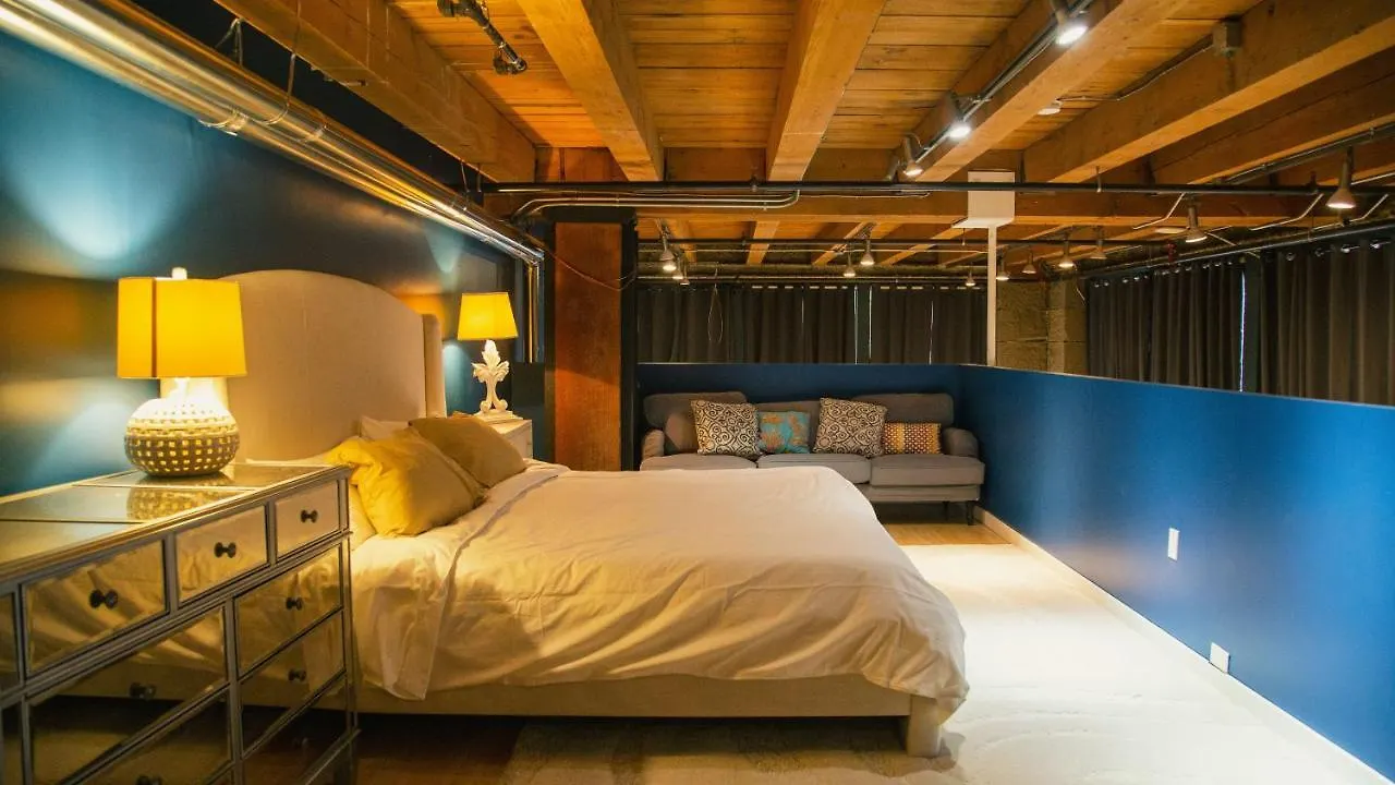 Stylish 1-Bedroom Loft In Gas Town Vancouver Canada